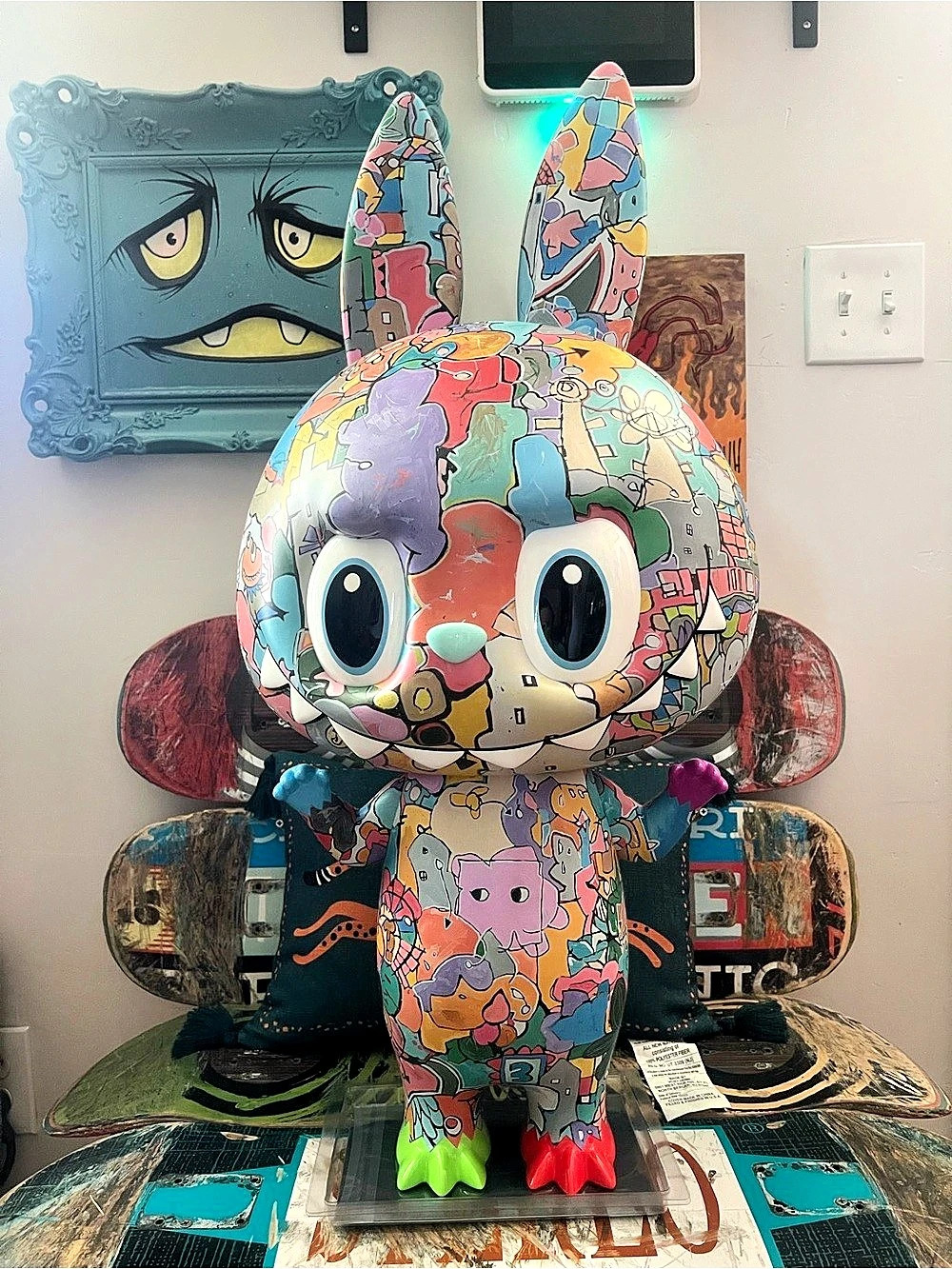 POP MART MEGA MOLLY 1000% LABUBU collectible! Box damaged